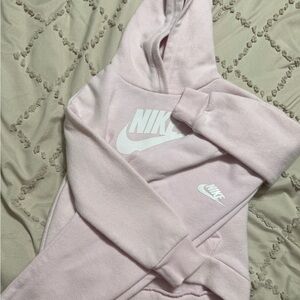 Nike Kids Matching Set in Light Pink and White